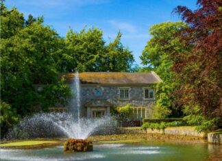 അയർലണ്ടിലെ ഒരു ഗ്രാമം മുഴുവൻ നിങ്ങളുടേതാക്കാം.. വേണ്ടത് 23 മില്യൺ ഡോളർ.!